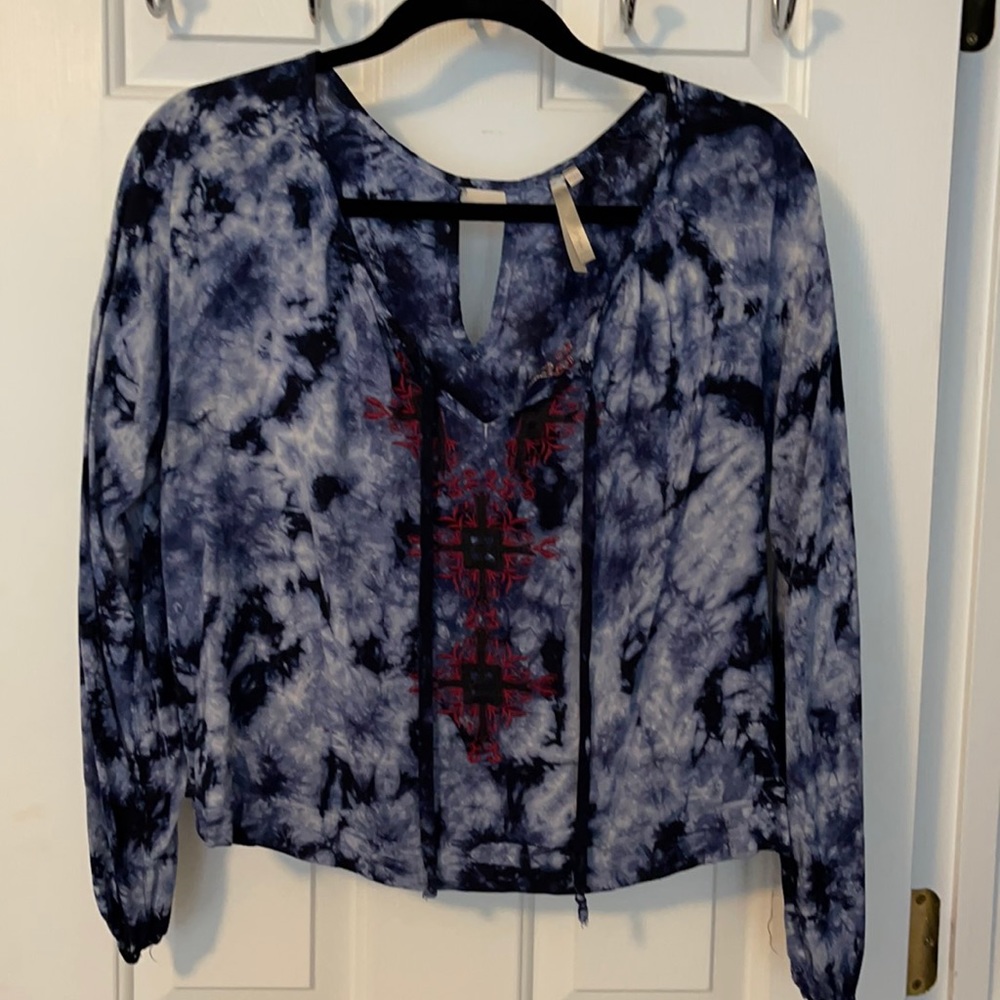 Cropped long sleeve top